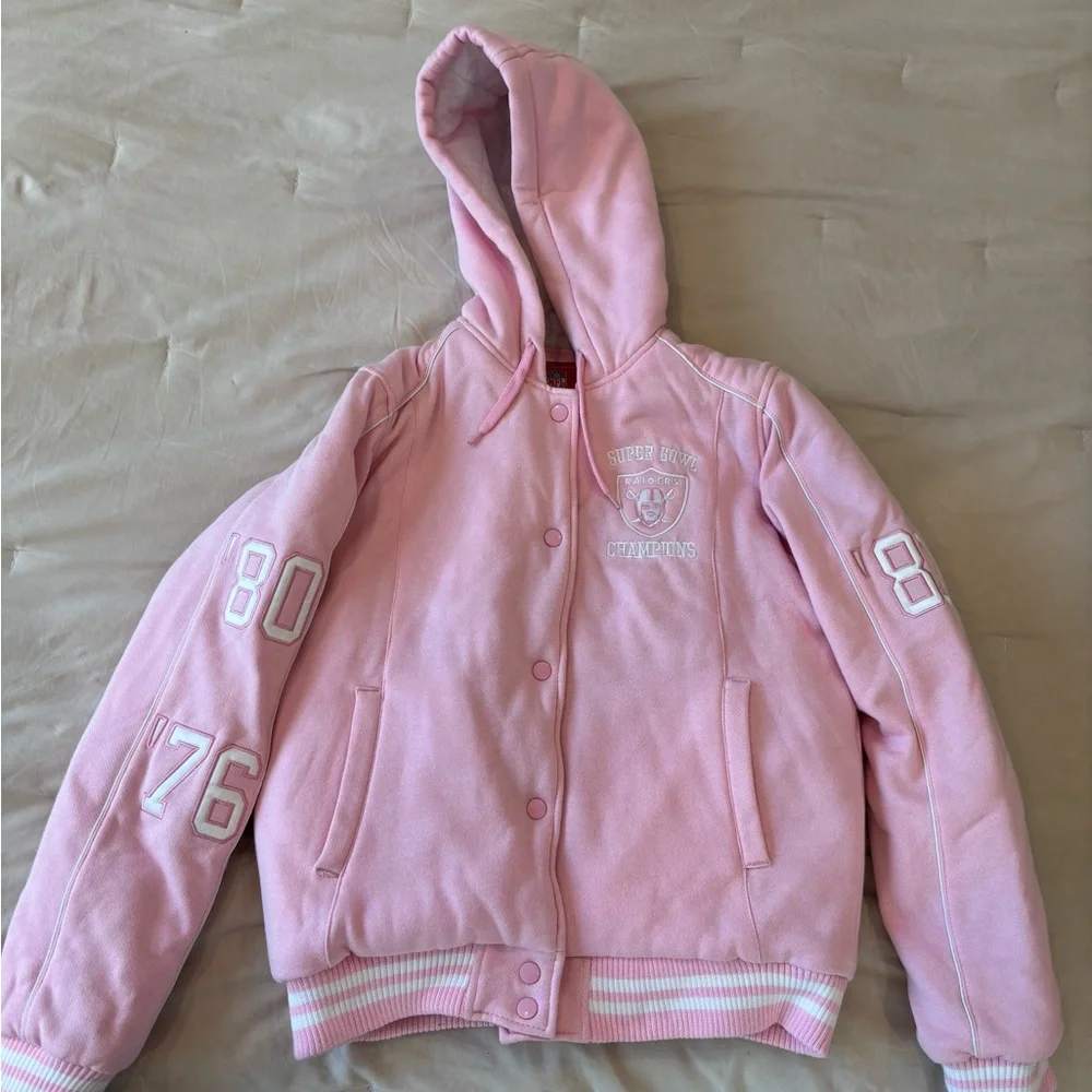 NFL Raider’s Super Bowl Champions Puffer Jacket - Picture 5 of 6